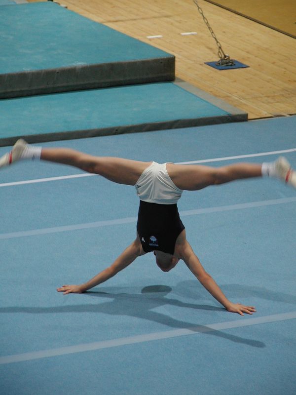 Gymnastic teen @iMGSRC.RU